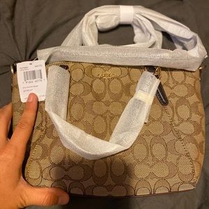 Outline Signature Coach satchel